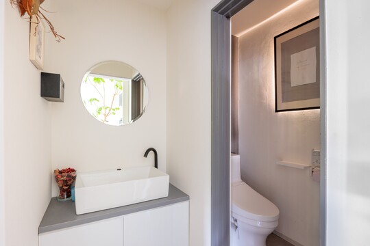 【宮崎神宮】≪完全週休二日制≫≪社会保険完備≫≪交通費支給あり≫≪高単価≫≪20時迄に退勤可≫売上に捉われず自分のペースで働きたい方へ！ゆったりとした空間で落ち着いて過ごせるプライベートサロン！休日もしっかり取得でき、プライベートとの両立可能！美容師としての高い技術はもちろん、接客スキルやオペレーションも学べる環境！「Juno（ジュノ）」からスタイリスト（美容師）の求人☆★☆