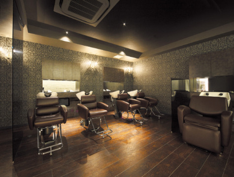 【昭和町】≪社会保険完備≫≪月8日休みあり≫安心の福利厚生が充実！マツエクや着付け、ヘアセット等を提供するトータルビューティサロン「CLALA Abeno（クララアベノ）」からアシスタント（美容師）の求人★☆