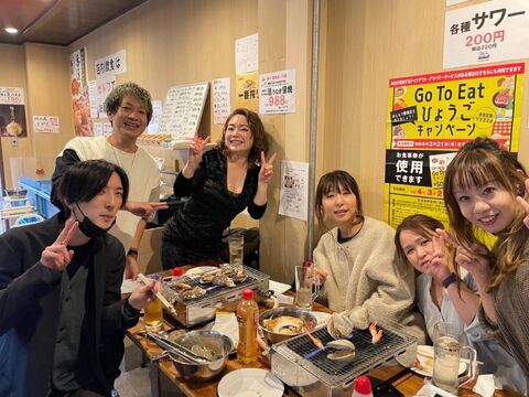 【逆瀬川】≪月8,9日休み≫≪日曜休み月2日あり≫≪社会保険完備≫≪月給23万円スタート≫オーナーさんもスタッフさんも楽しい方ばかりです!!これでもかと言うくらい好条件がイッパイのアットホームサロン「HAIR MAKE POUSSE（ヘアーメイクプウス）」からスタイリスト（美容師）の求人☆★☆