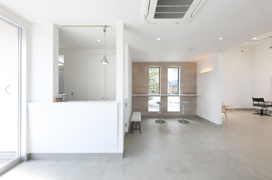 【韮川】◆月8日休み・土日休みも月1日程度相談可能・マツエクも学べる環境◆土日の希望休や長期休みもあり、お休み充実！選べる雇用形態で長く安心して働けるサロン「Luz（ラズ）」からスタイリスト（美容師）の求人☆★