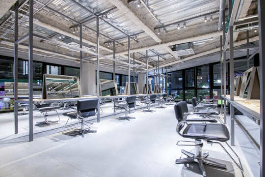 【八王子駅】◆最低保障給あり・撮影ブース完備◆業界屈指！抜群の集客力でたくさんのお客様を担当できます！ITを駆使し、業界をリードするブランド発信サロン「IT by ALBUM 八王子店（アイティーバイアルバムハチオウジテン）」からスタイリスト（美容師）の求人☆★