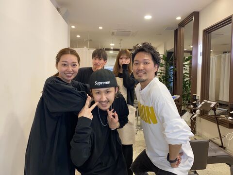 【三宮】≪アシスタント専任として働ける方募集！≫≪残業なし≫スタッフの仲の良さが魅力のアットホームサロン！髪を内側から綺麗にするをテーマに美意識の高いお客様から支持されています！「Acura.三宮店（アクラサンノミヤテン）」からアシスタント（美容師）の求人☆★