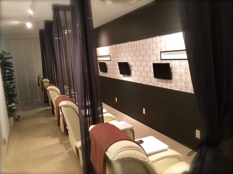 【渋谷】≪社会保険完備≫≪月8日休み≫≪土日のお休みOK≫≪スカルプを学びたい方にオススメ≫技術力が高く、女性が働きやすい環境です！ベテランのスタッフが多く仲もいいので、安心して働くことができますよ！NailSalon GLORY（ネイルサロングローリー）からネイリスト（ネイル）の求人☆☆