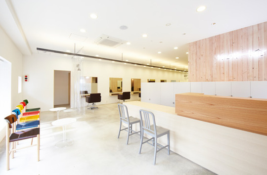 【JR藤森】◇◆日曜定休あり◆◇スタッフ想いのオーナーさんと明るい雰囲気のスタッフさんが魅力♪開放感のある店内で、のびのび働いていけます！地域のお客様に愛される「knot Hair（ノットヘアー）」からスタイリスト（美容師）の求人☆★