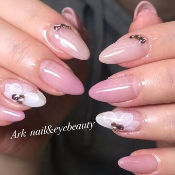 【南森町】アクセス良好!!!人間関係も良くのびのび働きやすい環境★店内はティファニーブルーのおしゃれでかわいい空間が魅力的♪プライベートとお仕事の両立で楽しくサロンワークArk nail&eyebeauty（アークネイルアンドアイビューティー）からネイリスト（ネイル）の求人★☆★