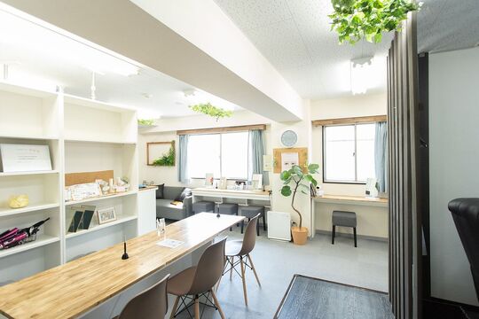 【町田駅】★従業員満足と顧客満足を同等の価値で捉える★≪月給30万円以上可能≫≪完全週休2日制≫≪日曜・希望休・連休OK≫≪社保完備≫≪有給100％取得≫≪産休育休実績多数≫女性が長期で活躍できる環境に自信あり「まつ毛パーマ専門店 Lifmo 町田店（マツゲパーマセンモンテンリフモマチダテン）」からアイリスト（まつ毛パーマ）の求人☆☆