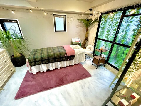 【名古屋駅】◆大卒未経験者多数・未経験歓迎・社会保険完備・産休育休制度あり◆未経験から高額月給を目指せます！少数精鋭サロンで出店計画多数！店長としてのキャリアパスもあります！「ハーブピーリング専門店 HERBERRY 名古屋店（ハーブピーリングセンモンテンハーバリーナゴヤテン）」からエステティシャンの求人☆☆