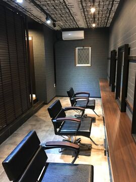 【下大利駅】≪第2日曜日お休みあり・入客チャンスあり≫将来独立を考えている方に最適な環境です！プライベートも充実し、カッコいいメンズスタイルを作るメンズヘアサロン「&D（アンドディ）」からアシスタント（美容師）の求人★★