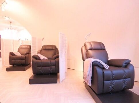 【東京駅】◇◆休日数・勤務時間を自身で設定可能！◆産休育休制度あり◆勤務時間の選択制◆社会保険完備◆◇最新の技術が人気！ライフスタイルに合わせて働けます！「New-Line eye+ Tokyo（ニューラインアイプラストウキョウ）」からアイリスト（アイデザイナー・まつ毛エクステ）の求人☆★