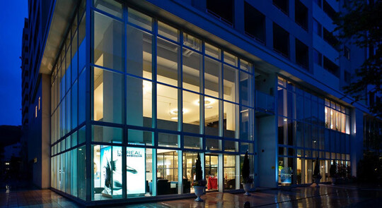 【イオン本牧前】≪未経験・新卒生・通信生OK≫≪カットカラー2時間枠≫≪単価1万円以上≫≪社会保険完備≫レッスン体制も整っており地域密着型で安定した入客が可能！上質な空間と丁寧な技術で長年支持される「M.SLASH 本牧店（エムスラッシュホンモクテン）」からアシスタント（美容師）の求人☆★