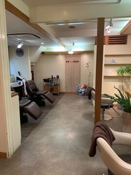 【東加古川】≪20時頃には退勤可能≫≪営業時間内レッスンも可能≫≪入客チャンス大≫人気のハイトーンカラーや、メンズのフェードカットなど流行りの技術が学べるプライベートサロン！少人数で働きやすさ抜群！「en clair（アンクレール）」からアシスタント（美容師）の求人★☆