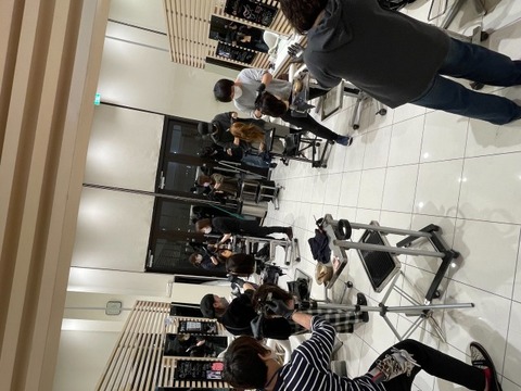 【祝園】≪カットカラー2時間枠≫≪店販手当25％還元≫≪社会保険完備≫≪有給休暇あり≫≪土日休みOK≫≪ママさん大歓迎◎≫マンツーマン施術or掛け持ちスタイルどちらでもOK！「KIZUNA（キズナ）」からスタイリスト（美容師）の求人★☆