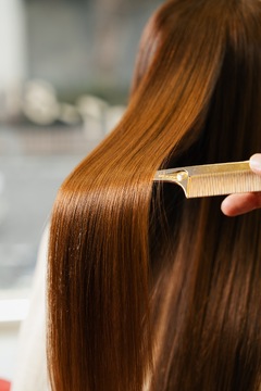 【宝塚南口】≪完全週休2日制≫≪社会保険完備≫髪質改善特化サロンで高単価！1日2～4名の無理のない入客でしっかり稼げます！ 土日休みや時短勤務もできるので家庭のある方やママさんにも働きやすい環境を整えています「髪質改善サロンhair resort luce（カミシツカイゼンサロンヘアーリゾートルーチェ）」からスタイリスト（美容師）の求人☆☆