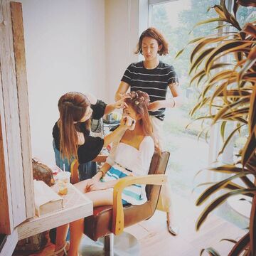 【馬車道】≪未経験OK≫≪完全週休2日制≫≪営業時間内のレッスン可能≫≪長期休暇あり≫プライベートも充実させつつ、まつげパーマ、エステなど様々な技術を身につける事ができるトータルビューティサロン！「Glitter（グリッター）」よりヘアメイクアーティストの求人☆☆