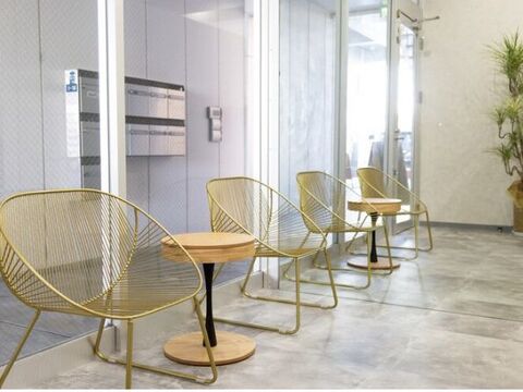 【草津駅】≪月給35〜50万円の実績あり≫≪社会保険完備≫≪土日祝の休みも相談可能≫髪質改善、縮毛矯正が得意なサロン！美容師として長く活躍できる環境！集客力バッチリ◎「髪質改善専門店.Lily 草津店（カミシツカイゼンセンモンテンリリークサツテン）」からスタイリスト（美容師）の求人☆★