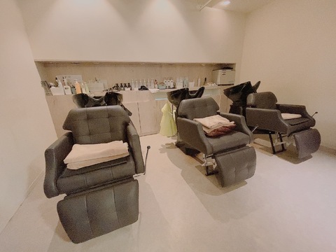 【吉塚】≪最寄り駅から徒歩2分・月給19万円・社会保険完備・平均お客様単価は1万円≫営業終了後はすぐ帰宅するので自分の時間も創れます。大人女性のお客様が多くお悩みを解決できる…お客様ひとりひとりに向き合えるヘアサロン「VITOLA（ビトラ）」からアシスタント（美容師）の求人☆☆