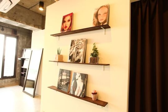 【西心斎橋】ナチュナルなヒーリングヘアサロン☆オシャレな内装でインテリア、小物、音楽はもちろん、接客や技術でもお客様に癒しを与える大人の美容室です★Key（キー）からアシスタント（美容師）の求人☆★