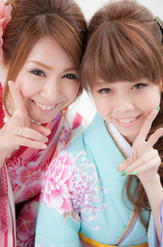 【祇園四条】≪ヘアセットの実務経験のある方の募集≫着付け・ヘアセット・ヘアメイクが主な業務内容！アイラッシュも希望者は学んでいく事ができます。セットサロン「DTEEL（ディティール）」からアシスタント(美容師)の求人☆★