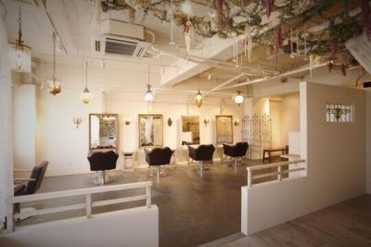 【梅田】歩合制でも嬉しい最低保証給制度有り◆委託サロンが初めての方でも安心して働けます！「terrace code 梅田（テラスコードウメダ）」からスタイリスト（美容師）の求人☆★