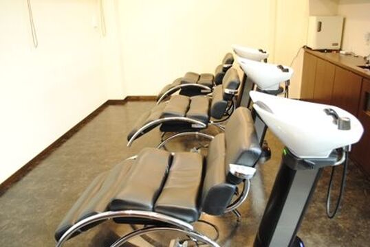 【国体通り】≪社会保険完備≫体制が整えば新店OPEN予定！！海外でお仕事していたオーナーさんを中心に高いクオリティを提供する「Owl hair（オウルヘアー）」からアシスタント（美容師）の求人☆☆