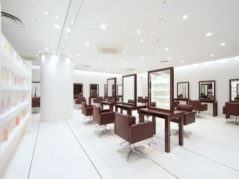 【千葉駅】＜完全週休2日制＞＜社会保険完備＞大手ならではの抜群の待遇があり働きやすさ◎しっかりとした研修体制があるので安心してスタイリストを目指すことができます♪ずっと働いていける会社です！TAYA 千葉そごう店（タヤチバソゴウテン）からアシスタント（美容師）の求人☆★