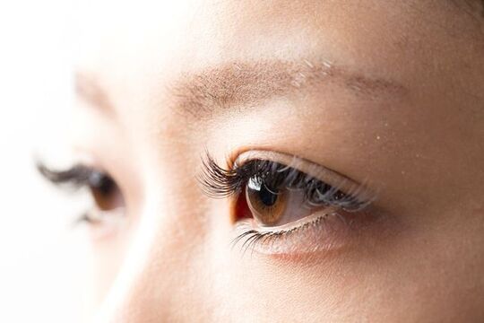 【江坂】充実した福利厚生で働きやすさバツグン☆経験者からブランク有りの方・新卒生・未経験の方までＯＫ！駅チカの大人カワイイおしゃれサロン♪”butterfly（バタフライ）”からアイリスト（アイデザイナー・まつげエクステ）の求人♪