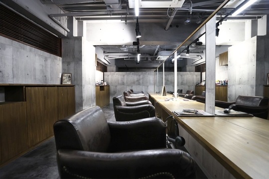 【三宮】≪社会保険完備≫≪平均単価1万円≫≪アイラッシュメニューあり≫ハイトーン特化のため、10～20代などトレンド発信世代に人気の高いヘアサロンです！「Maison（メゾン）」からスタイリスト（美容師）の求人★☆