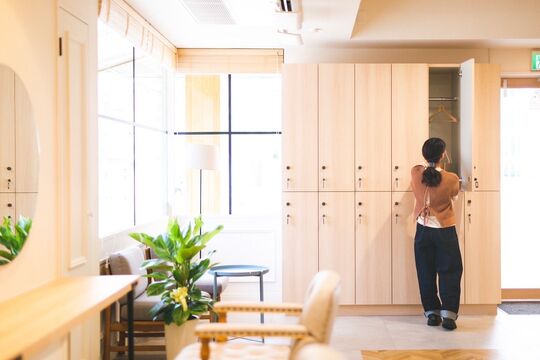 【平和一丁目】≪平均退社18:30≫≪営業時間内レッスン≫≪社会保険完備≫≪制服貸与≫≪練習用ウィッグ手当あり≫アシスタント専任の働き方もOK！トリートメントやスパが大人気なので、カットやカラーができない方でも活躍できる！「髪質改善＆トリートメント 美髪クリニック Courbe 道後店（カミシツカイゼンアンドトリートメントビガミクリニッククールブドウゴテン）」からアシスタント（美容師）の求人☆★