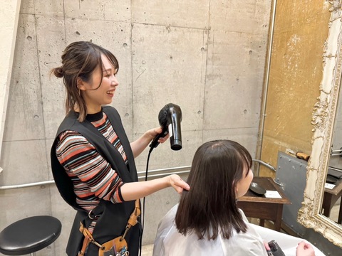 【西葛西】◆社会保険完備・産休育休制度あり・完全週休2日制・土日休み可能◆売上が上がらなくてくすぶっている方も独自システムで売上UP！お子様がいらっしゃる方でも働きやすい環境が整っています！高単価でお客様と関われる髪質改善サロン「＆-HAIR（アンドヘアー）」からスタイリスト（美容師）の求人☆★☆