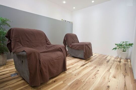 【春日原】≪毎週日曜休み・月休8日・社会保険完備・実働8時間≫お客様へのおもてなしはもちろんスタッフ同士のコミュニケーションを大切にして成長を続けているアイラッシュ・ネイルの専門店「chipie by anon（シピーバイアノン）」からアイリスト（まつげエクステ・まつげパーマ）の求人☆☆