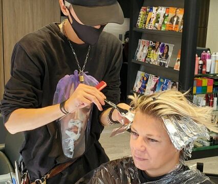 【心斎橋】≪社会保険完備≫≪月給20万円スタート≫NYなど海外にも店舗を構える実力派サロン！希望者には海外勤務のチャンスもあり！“CRAIVE NEW YORK”でアナタの可能性を広げてみませんか やる気があれば未経験者も歓迎です★アシスタント（美容師）の求人★☆★