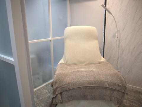 【高円寺】◆社会保険完備・完全週休2日制・土日休みあり・実働8時間、休憩は必ず1時間・ネイル髪色自由◆未経験OK！習得した技術から順に無理なく入客可能！高い歩合率で頑張りが給与に直結する高収入を目指せるサロンです！「LAUREL EYE 高円寺店（ローレルアイコウエンジテン）」からアイリスト（まつげエクステ・まつげパーマ・アイブロウ）の求人☆☆