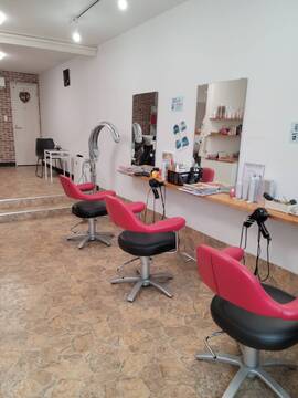 【雑賀町】パートアルバイトのアシスタントさん募集！≪年齢不問≫≪日曜定休≫≪16時までの勤務OK≫≪夏季冬季休暇あり≫地元のお客様に愛される美容室！「ジョリ美容室（ジョリビヨウシツ）」からアシスタント（美容師）の求人☆☆