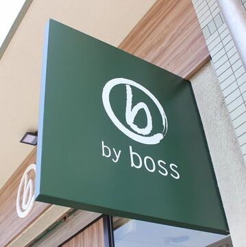 【磯上町】 月8日休み  早期デビュー可能  社会保険完備 地域密着型の人気ヘアサロン！幅広い年齢層のお客様が来店されています！「e up by boss（イーアップバイボス）」からアシスタント（美容師）の求人☆★