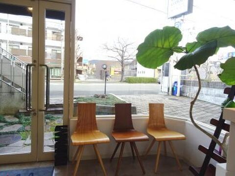 【牧落】◇◆平均退社19時半◆完全週休2日制選択可能◆◇1人ひとりのお客様を大切にし、じっくりと時間をかけて施術！オーナーさんの柔らかいお人柄も魅力の一つ♪箕面WISH(ミノウウィッシュ)からアシスタント(美容師)の求人☆★☆