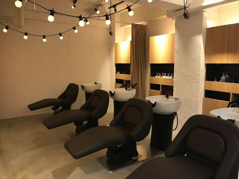 【小林】≪スタイリスト給与26万円スタート！≫≪社会保険完備≫≪完全週休2日制≫≪日祝定休日≫≪女性比率100％サロン≫日曜祝日が定休日＋手厚い保障で安心して長く働けるサロンママさん美容師も活躍中！「dot.hair gem（ドットヘアージェム）」からスタイリスト（美容師）の求人☆☆