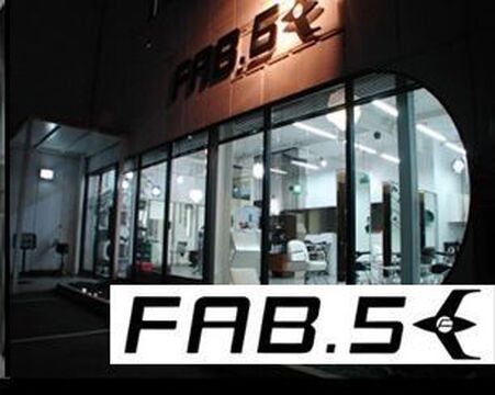 【和歌山】大阪の有名サロンでキャリアを積んだオーナーStylist在籍☆一人ひとりに合わせたレッスンカリキュラムで2年でスタイリストデビュー★センスよいインテリアが配置されたポップで居心地の良い空間“FAB.5（ファブファイブ）”からアシスタント（美容師）の求人☆★☆