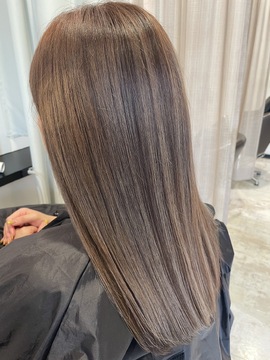 【樽井】≪月給25万円～≫≪完全週休2日制≫≪社会保険完備≫≪土日休みOK≫スタイリッシュな店内で一緒に楽しく働きましょう！退社後の時間も有効活用できる環境です。「ROYAL KING（ロイヤルキング）」からスタイリスト（美容師）の求人★☆