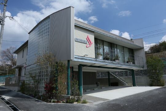 【大池】≪社会保険完備≫≪寮完備≫≪社宅補助・食費補助あり≫≪土日休み相談OK≫地方出身の方や1人暮らしの方が安心して生活ができる環境を提供！スタッフの仲も良く、確かな技術も取得可能！「みはら美容室 大池店（ミハラビヨウシツオオイケテン）」からアシスタント（美容師）の求人☆★