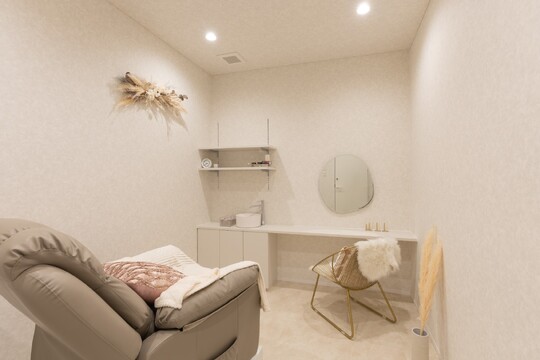 【東福山】≪業務委託・還元率65～80%・マンツーマン接客・個室または半個室≫業務委託が初めての方も安心のサポート環境！今までの経験を活かして活躍できる独立支援型サロン「COCOVI 多治米店（ココビタジメテン）」からスタイリスト（美容師）の求人☆★