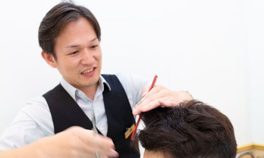 【西宮北口】≪正社員・業務委託選択制≫≪月給30万円以上可能≫≪実働8時間の変形労働制≫≪社会保険完備≫しっかりお客様に向き合える！「おもてなし」の精神でお客様を感動させる。ビジネス世代に愛される「ネクサス 西宮北口店（ネクサスニシノミヤキタグチテン）」から理容師（理容室）の求人☆★