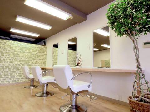 【友泉中学校前】≪月給18万円スタート≫≪未経験・通信生・新卒生OK≫理容師免許をお持ちのオーナーさんなのでメンズカットもしっかり学べるヘアサロン「hair Nu-DA（ヘア ヌーダ）」からアシスタント（美容師）の求人★☆