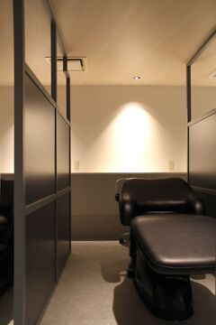 【なんば】≪社会保険完備≫≪週休2日or3日制≫≪20時までには退勤可能≫完全予約制の女性専用サロン！お休みをしっかりとりながら、安定して稼げます♪働きやすい環境なので長く仕事を続けられますよ！Dears 難波（ディアーズナンバ）からスタイリスト（美容師）の求人☆☆