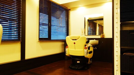 【南船場】≪社会保険完備≫≪完全週休二日≫メンズのためのトータルビューティーサロン！高単価なお客様としっかり関われるやり甲斐のあるお仕事です！営業内レッスンでキャリアップもしっかりできる「Re homme（レオム）」から理容師（理容室）の求人☆☆