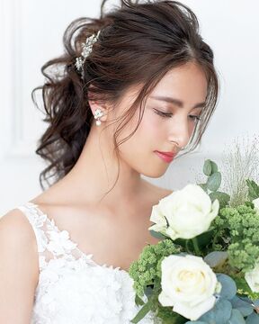 【中之島】≪完全週休2日制≫≪実働8時間≫≪社会保険完備≫憧れのブライダル業界で働ける！！美容室でのサロンワーク、ブライダルのヘアメイクでも勤務出来る体制です！！「MON REVE TSUBOUCHI リーガロイヤルホテル（モンレーブツボウチリーガロイヤルホテル）」からスタイリスト（美容師）の求人☆☆