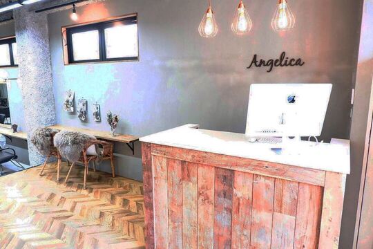 【中電前】■フリー売上40％還元／指名売上45〜55％還元■フルタイムで30万円以上の月収はもちろん！週1日〜の勤務・土日のお休み・時短勤務など相談可能で、プライベートも重視できちゃう♪委託サロンの経験がない方でも働きやすいAngelica 広島店（アンジェリカヒロシマテン）からスタイリスト（美容師）の求人★☆