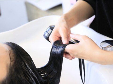 【自由ヶ丘】≪ヘッドスパ専門店≫≪研修制度あり≫≪社会保険完備≫カットは自信ないけど美容師を続けたい方のオススメ！「頭皮の健康」や「美髪作り」に寄り添ったメニューをお客様に提供！「BLOOMA（ブルマ）」からスパニスト（美容師）の求人☆★