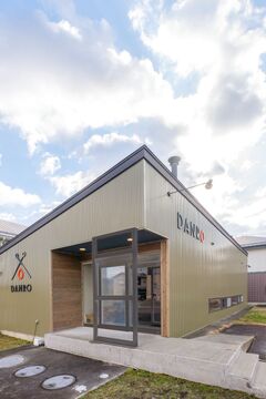 【西若松】≪18時までに退勤可能≫≪社会保険完備≫≪賞与あり≫充実した福利厚生しっかり頑張りを還元してくれる！小規模少人数のアットホームサロン「DANRO hair atelier（ダンロヘアーアトリエ）」からスタイリスト（美容師）の求人☆★