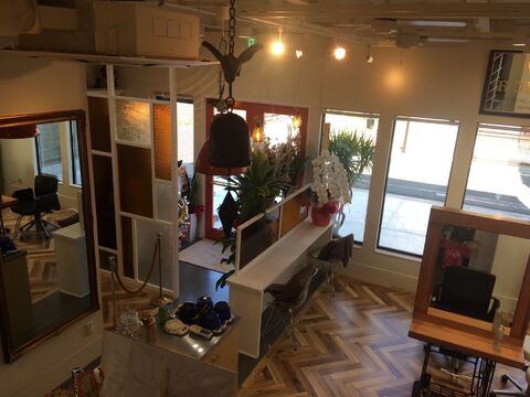 【高師浜】≪月給20万円～≫≪有給休暇あり≫≪営業時間は18時まで≫プライベートも充実出来る環境！スタッフ同士も仲がよく、オーナーさんとスタッフさんの仲はまるで家族のよう！地域密着型のオシャレで幅広い年齢層のお客様に愛されるサロン「bague hair（バーグヘアー）」からアシスタント（美容師）の求人★☆