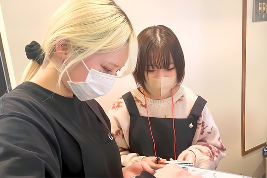 【志木】≪完全週休2日!未経験OK!社保完備!≫忙しい女性のご褒美サロン゛sign post（サインポスト）″頑張りをしっかり評価してもらえる環境で、日々成長できるサロンです!!アイリスト（アイデザイナー・まつげエクステ）の求人☆☆